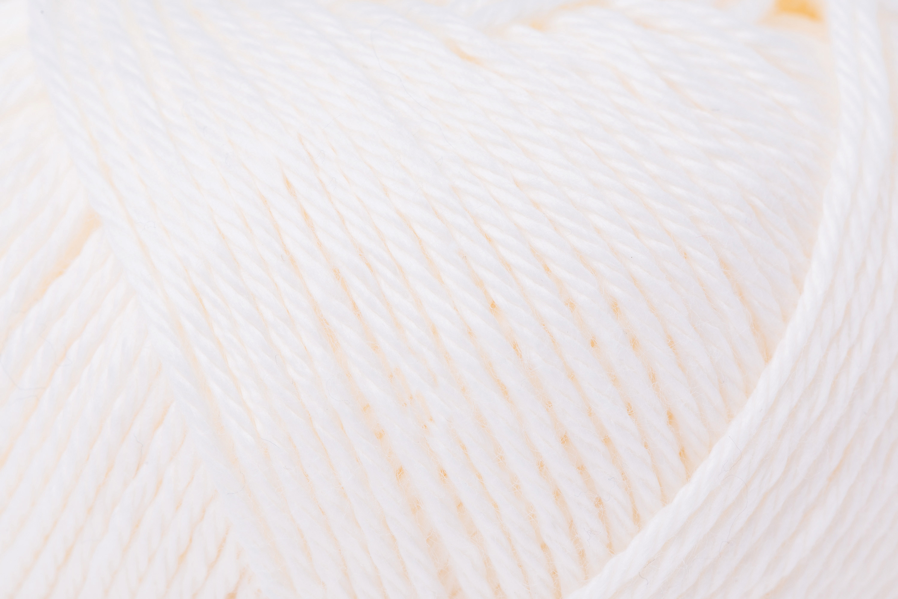 Summerlite 4-fädig col. 436 ecru ca. 175 m 50 g